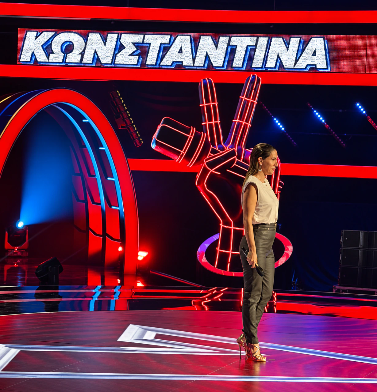 Η Konstantina Loulaki στη σκηνή του The Voice of Greece